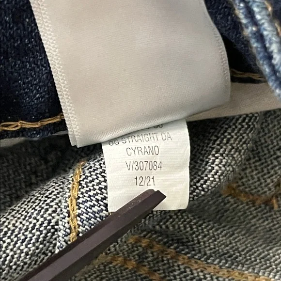 Old Navy High-Waisted Button-Fly O.G. Straight Ripped Cut-Off Jeans - Picture 16 of 16